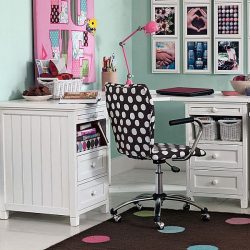 Arredare studio in casa - cameretta per ragazzi con sedia ergonomica e colori vivaci