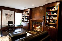 Arredare studio in casa - stile classico ed elegante con poltrona e tavolo in legno